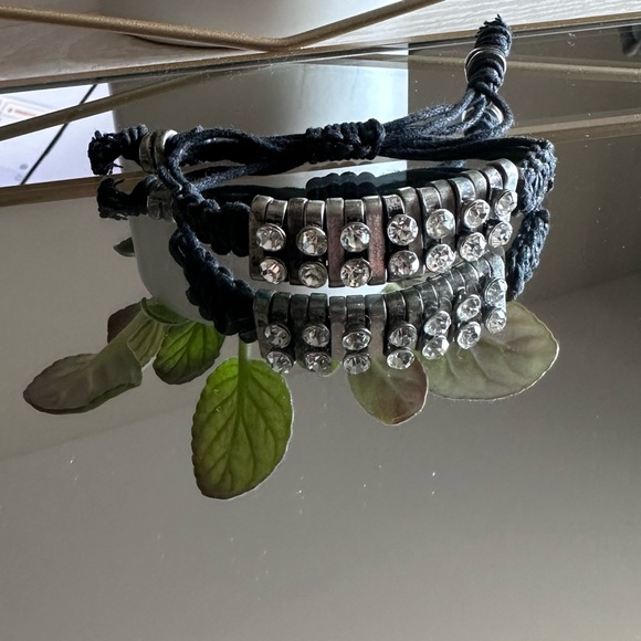 Crystal and cord adjustable bracelet - Picture 3 of 6